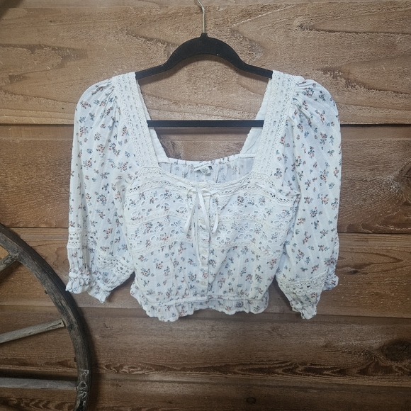 American Eagle Outfitters White and Blue Puff Sleeve Crop Top - Picture 1 of 10